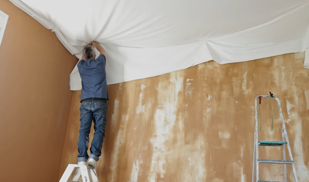 Pose d'un plafond tendu